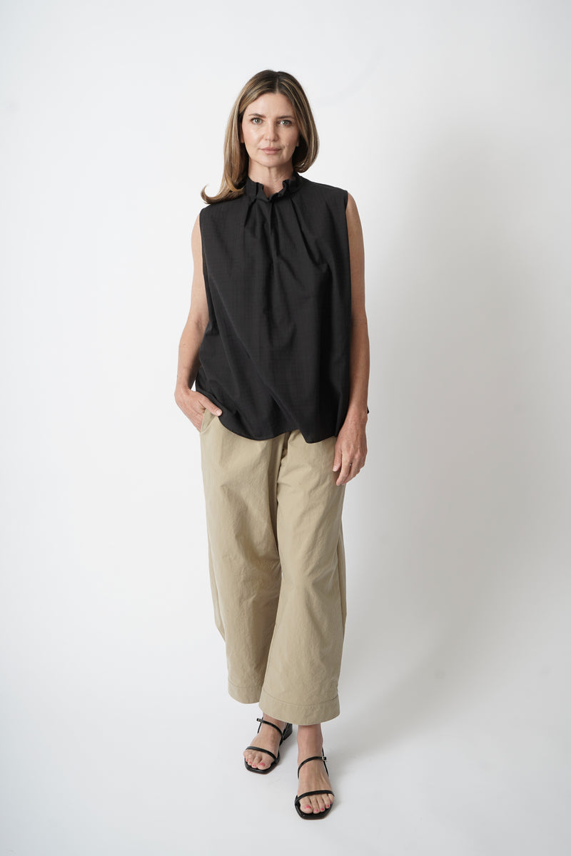 Sleeveless Tuck Collar Blouse
