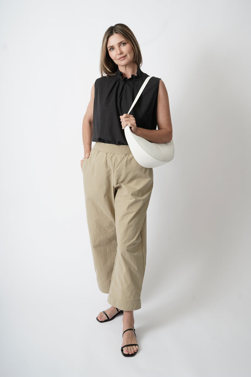 Sleeveless Tuck Collar Blouse