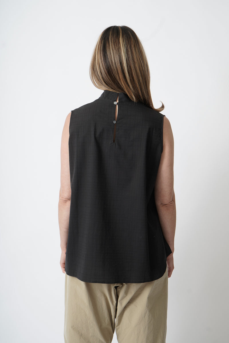 Sleeveless Tuck Collar Blouse