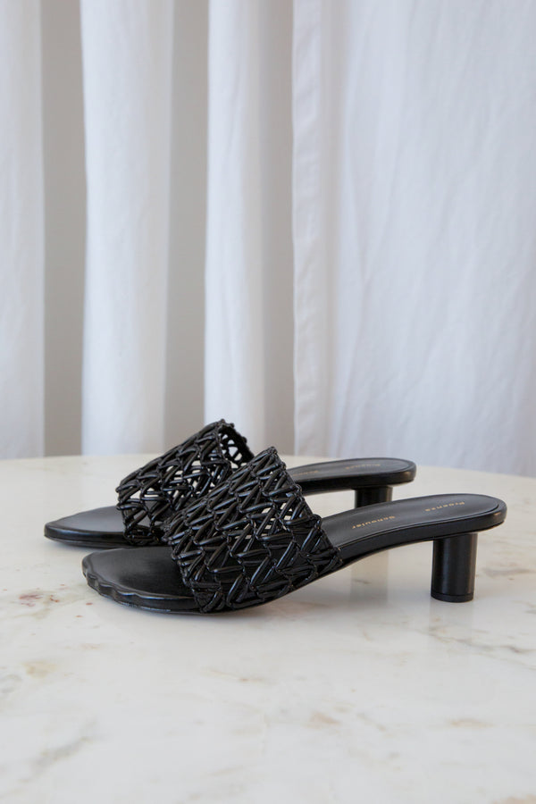 Sculpt Woven Slide