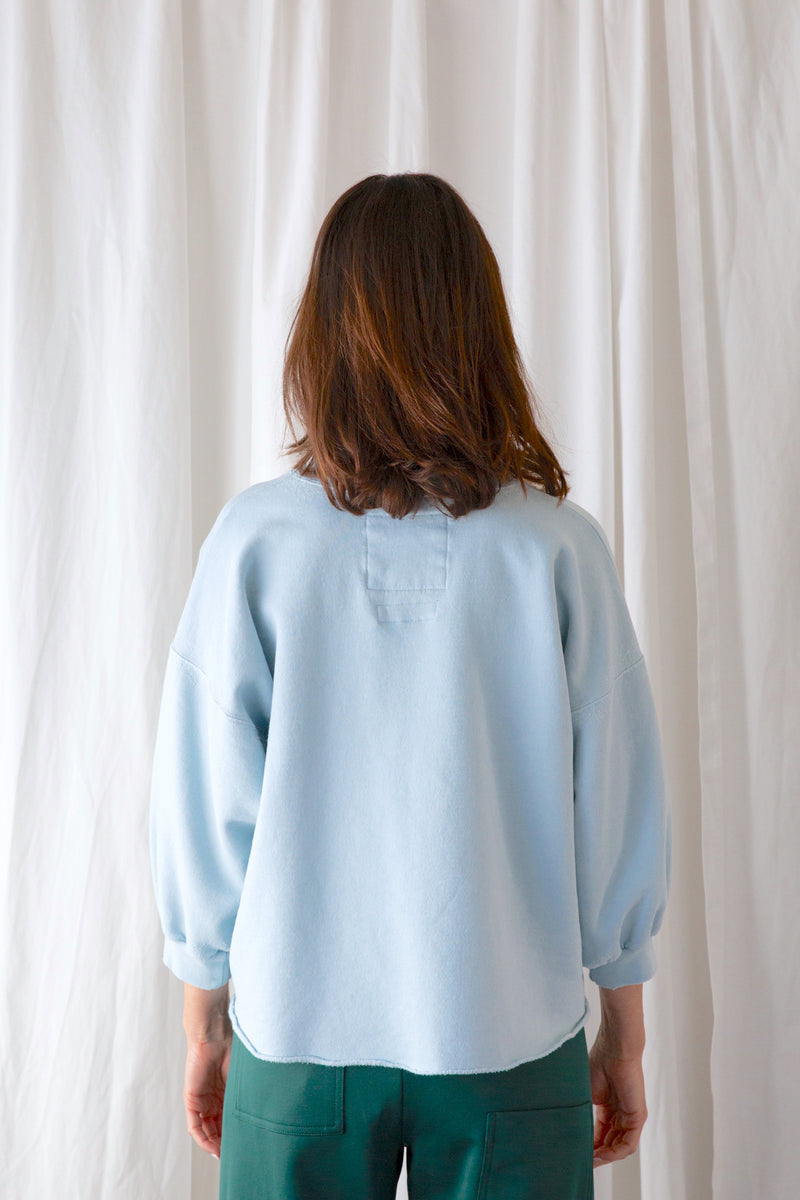 Fond in Sky Blue